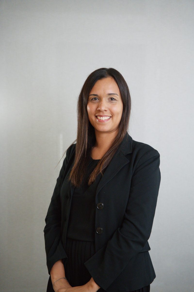 Karina Bueno, Segreteria e formazione